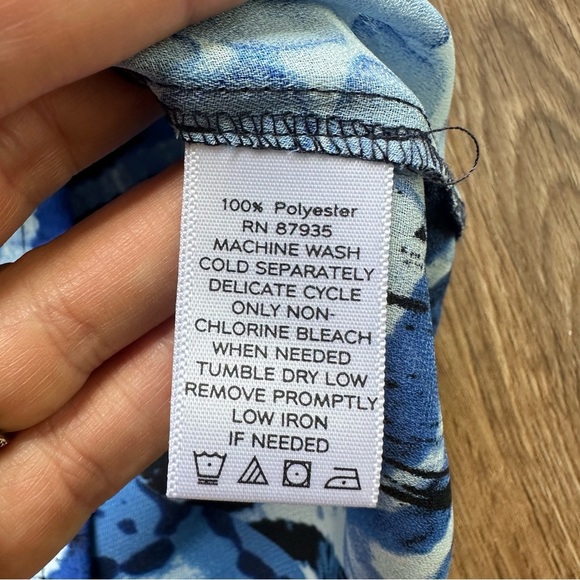 Susan Graver Roll Tab Sleeve Printed Blouse XL Blue Black Button Shirt Sheer - Picture 5 of 10